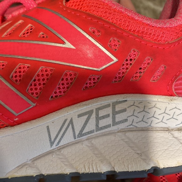 Women’s New Balance size US 8 Sneakers - Picture 2 of 6